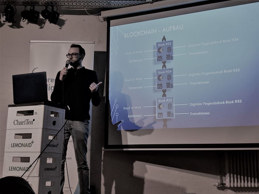 Leonard Pust bei seiner ersten Keynote 2018